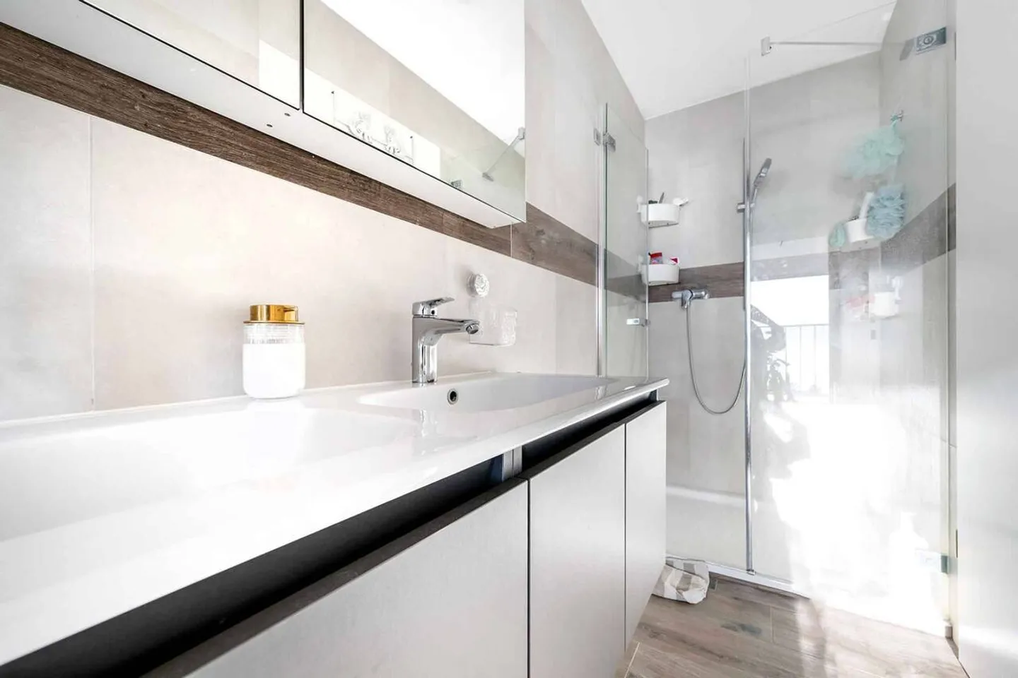 Charmante Maison Familiale avec Vue sur le Lac - Photo 7 sur 10