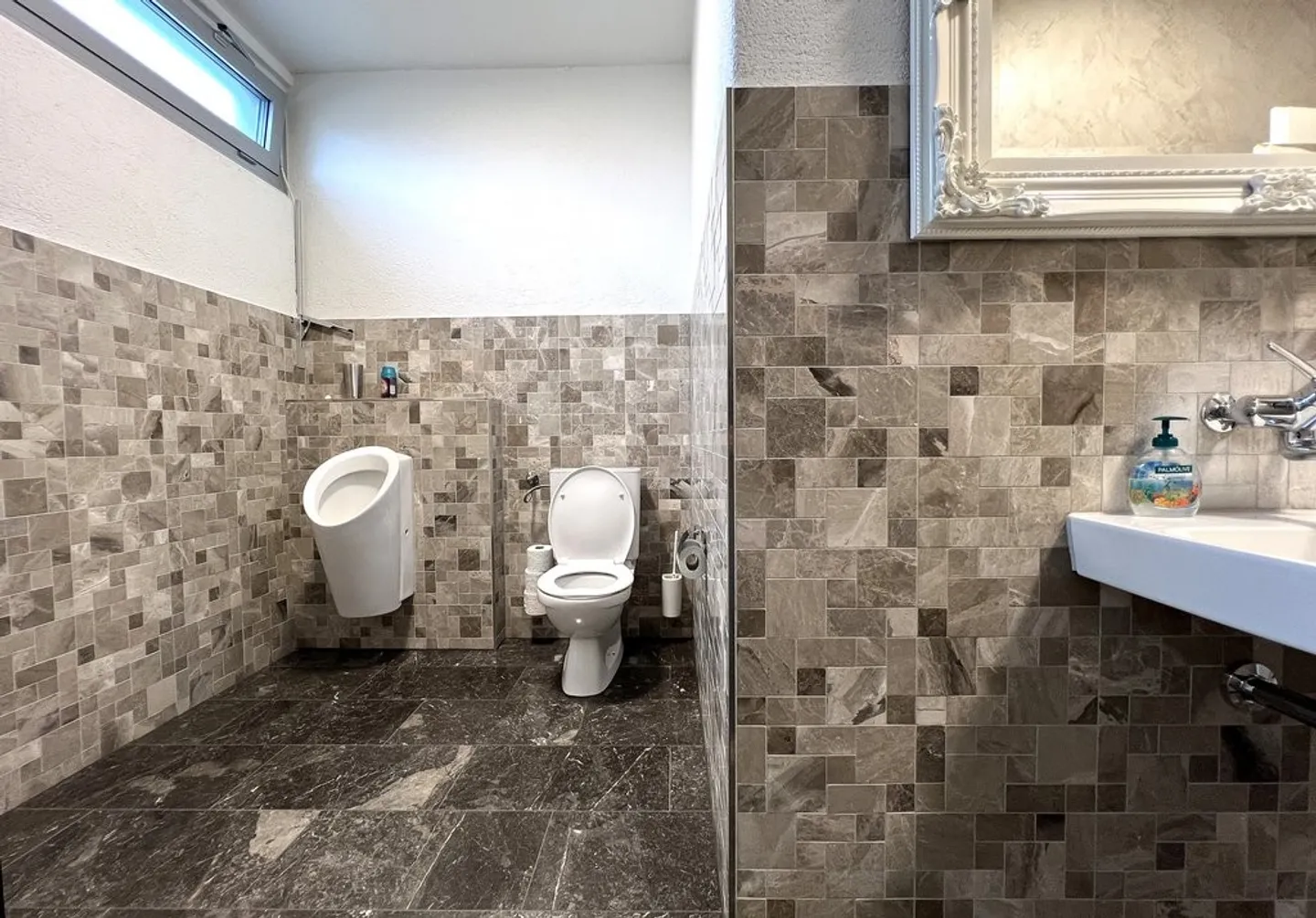 Espace de bureau moderne à louer : spacieux, lumineux et idéalement situé - Photo 9 sur 10