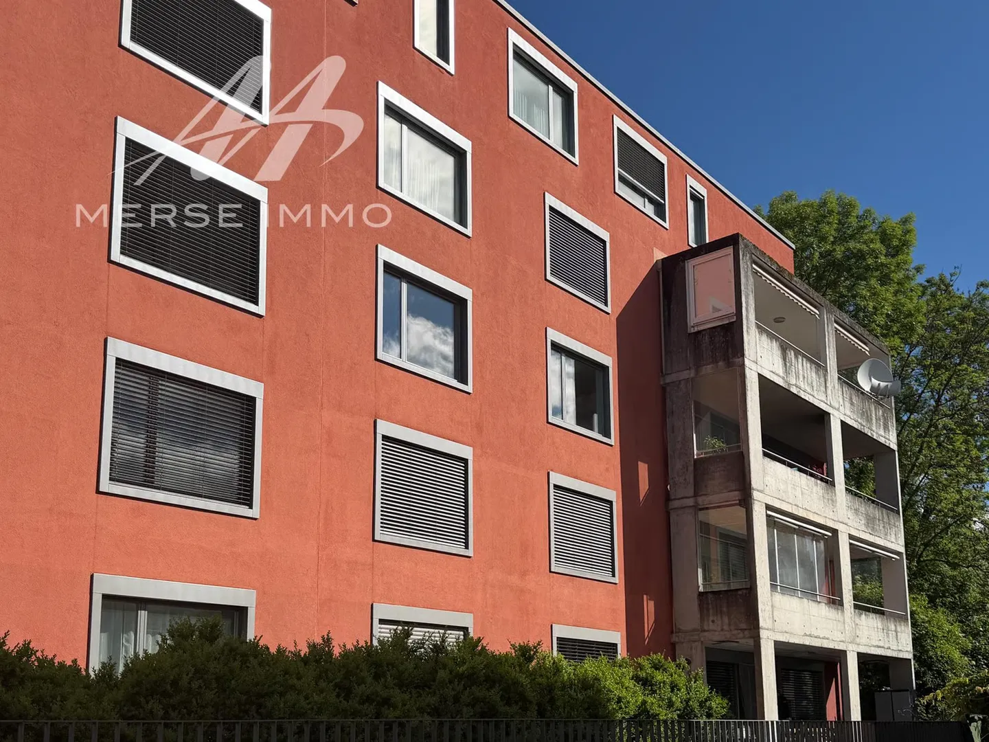 Ampio appartamento di 5,5 stanze con balcone, a pochi passi dal centro di Biel - Foto 4 di 9