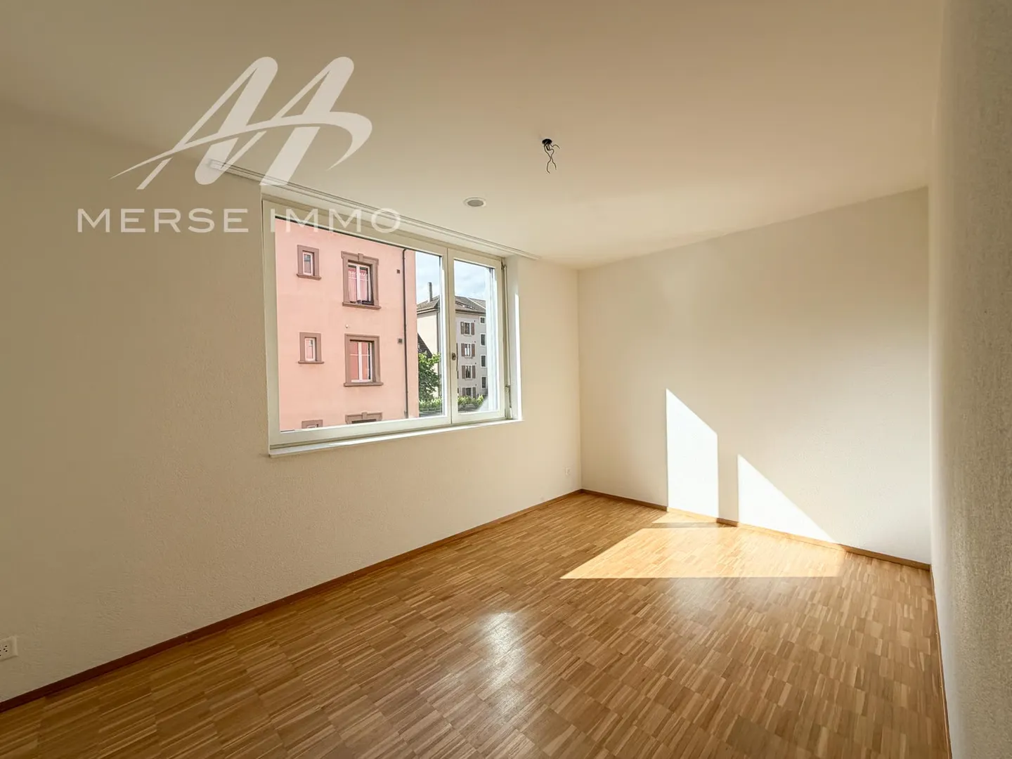 Ampio appartamento di 5,5 stanze con balcone, a pochi passi dal centro di Biel - Foto 6 di 9