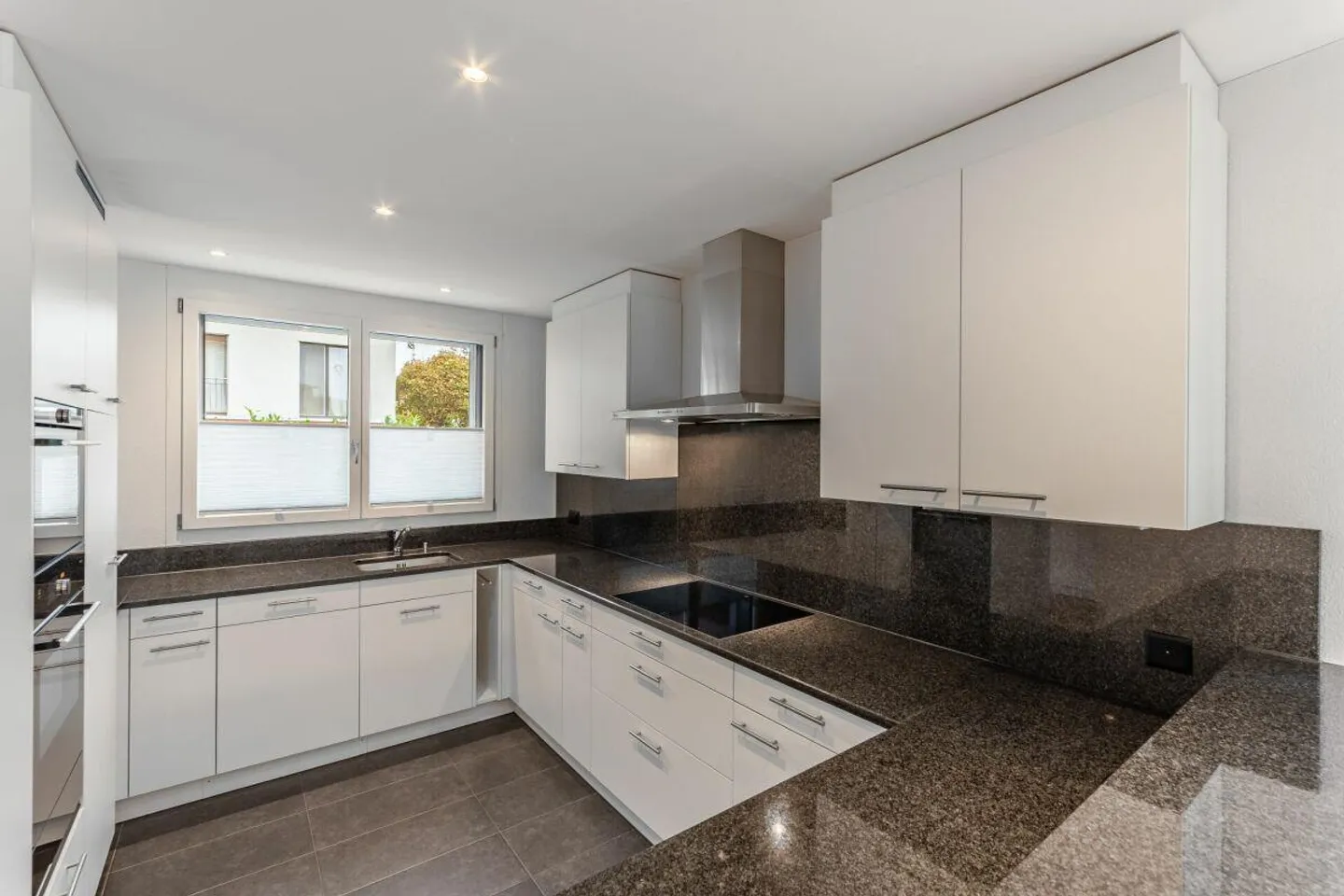 Casa familiare semi-indipendente attraente - Foto 4 di 27