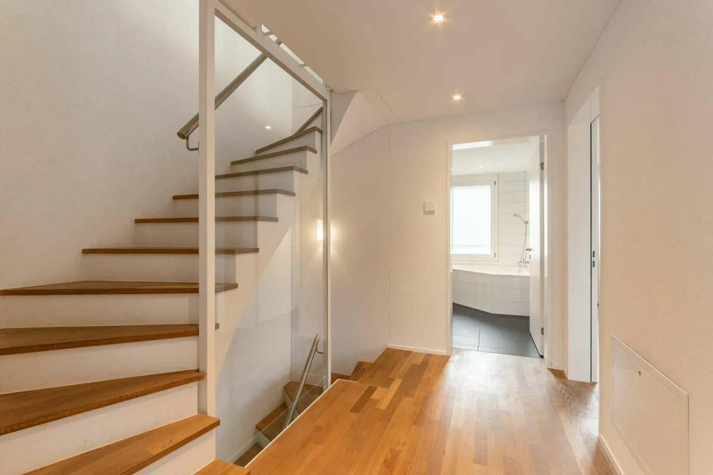 Casa familiare semi-indipendente attraente - Foto 6 di 27