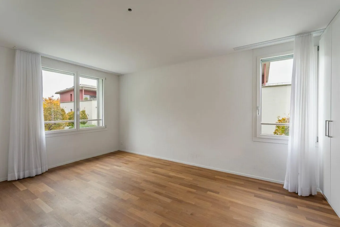 Casa familiare semi-indipendente attraente - Foto 7 di 27