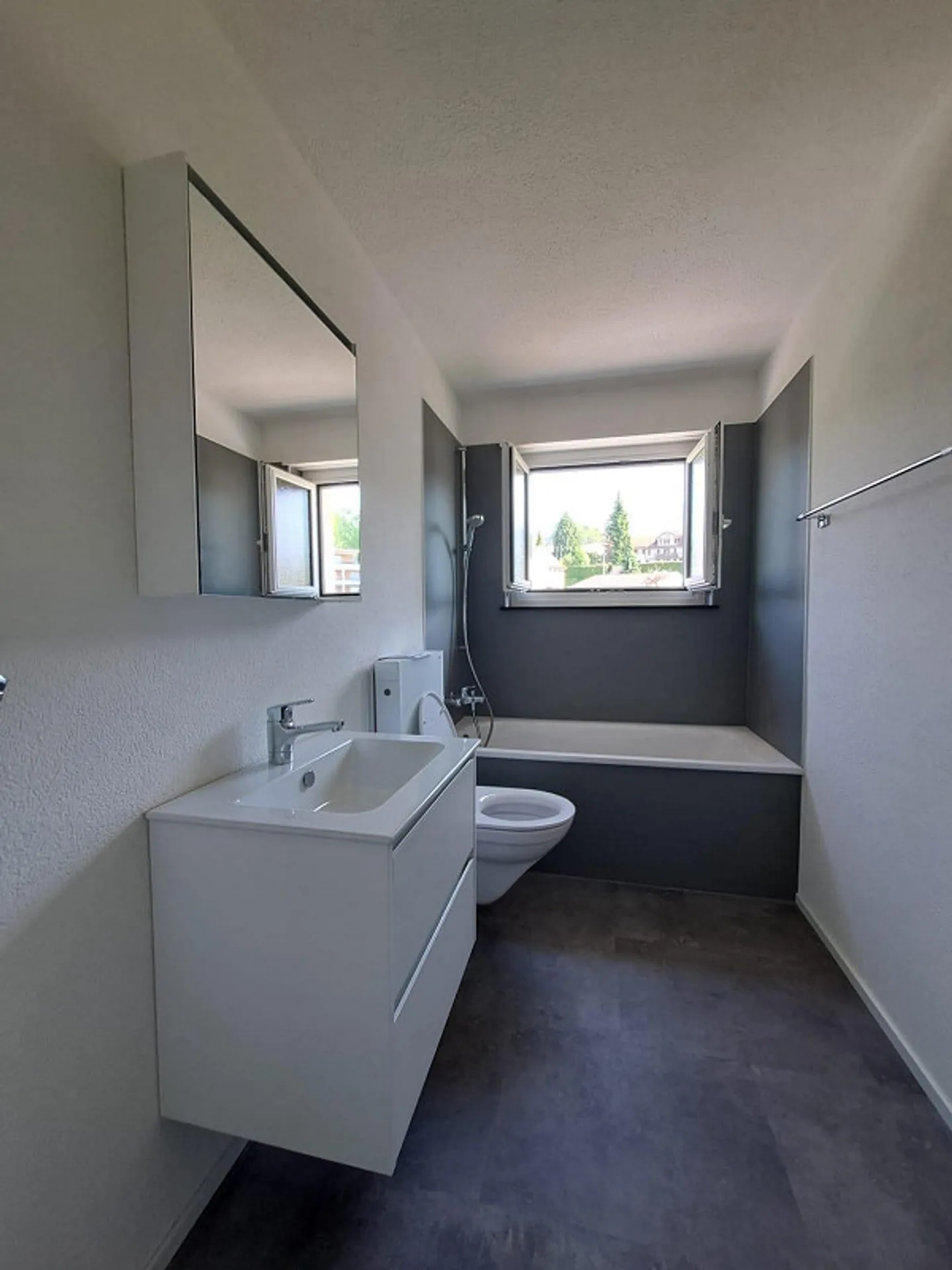 Charmant appartement de 3,5 pièces pour un séjour agréable - Photo 2 sur 8