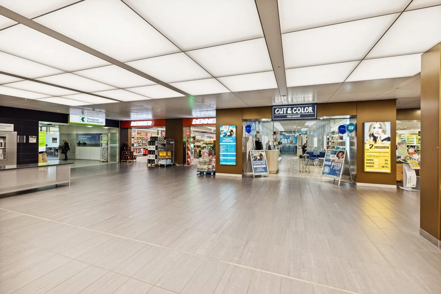 Frequentierte Ladenfläche direkt bei der Tiefgarage - Einkaufszentr... - Foto 5 von 9