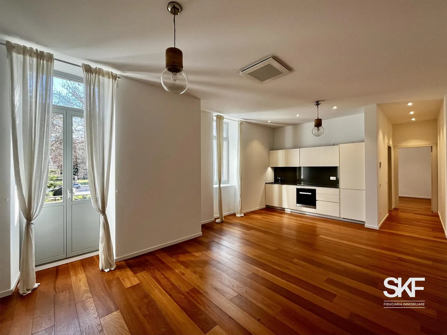 LUGANO - À VENDRE SPACIEUX ET EXCLUSIF 2.5 PIÈCES - Photo 2 sur 9