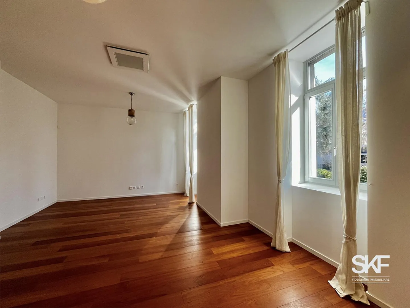 LUGANO - À VENDRE SPACIEUX ET EXCLUSIF 2.5 PIÈCES - Photo 3 sur 9
