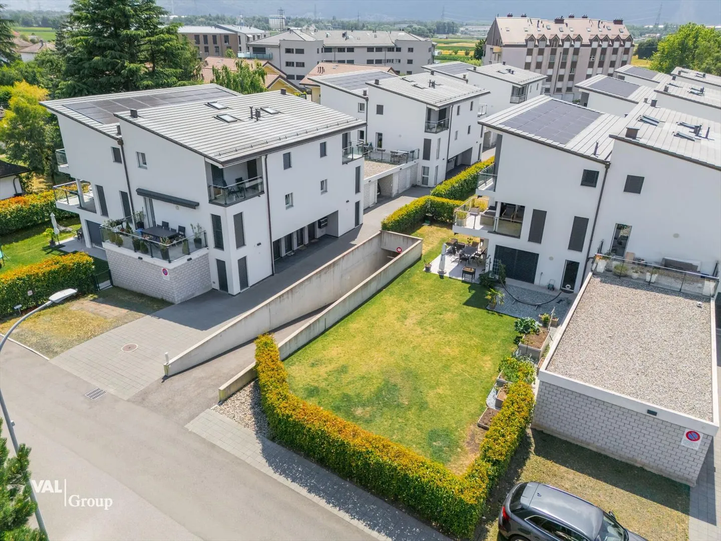 Beautiful duplex with 4.5 rooms, large garden and terraces - Photo 12 of 13