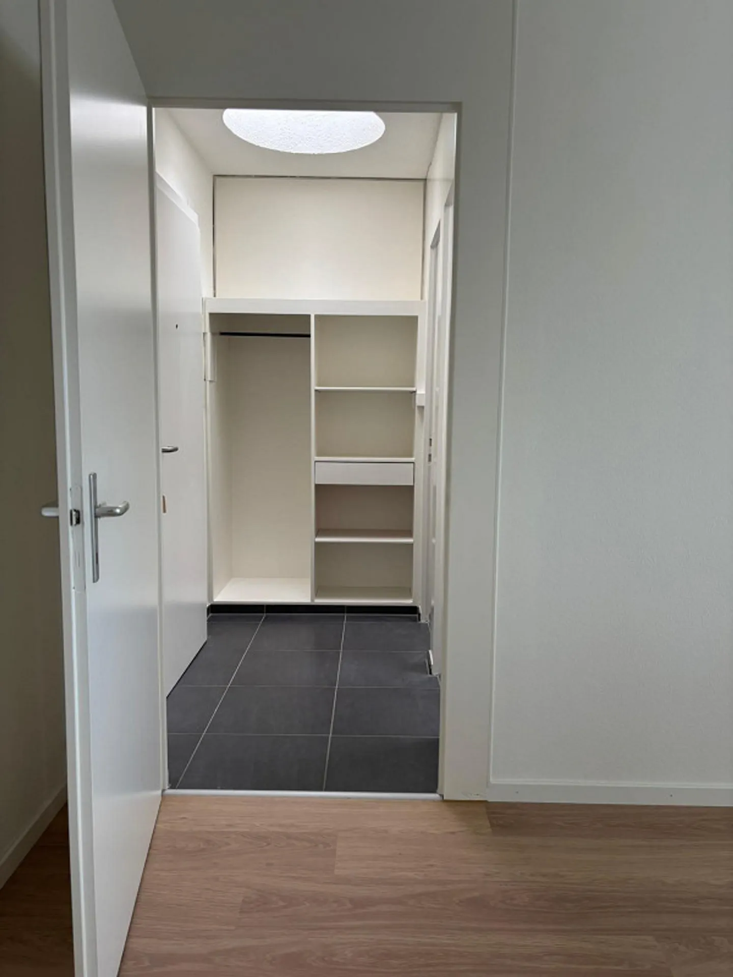 Bellissimo appartamento di 2 stanze al 5° piano in affitto su appuntamento - Foto 8 di 8