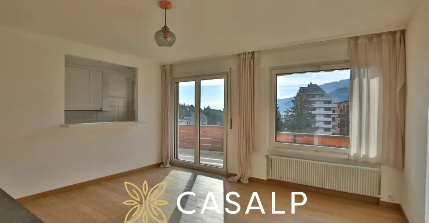 Bright 2.5-room attic in the center of Crans-Montana - Photo 1 of 11