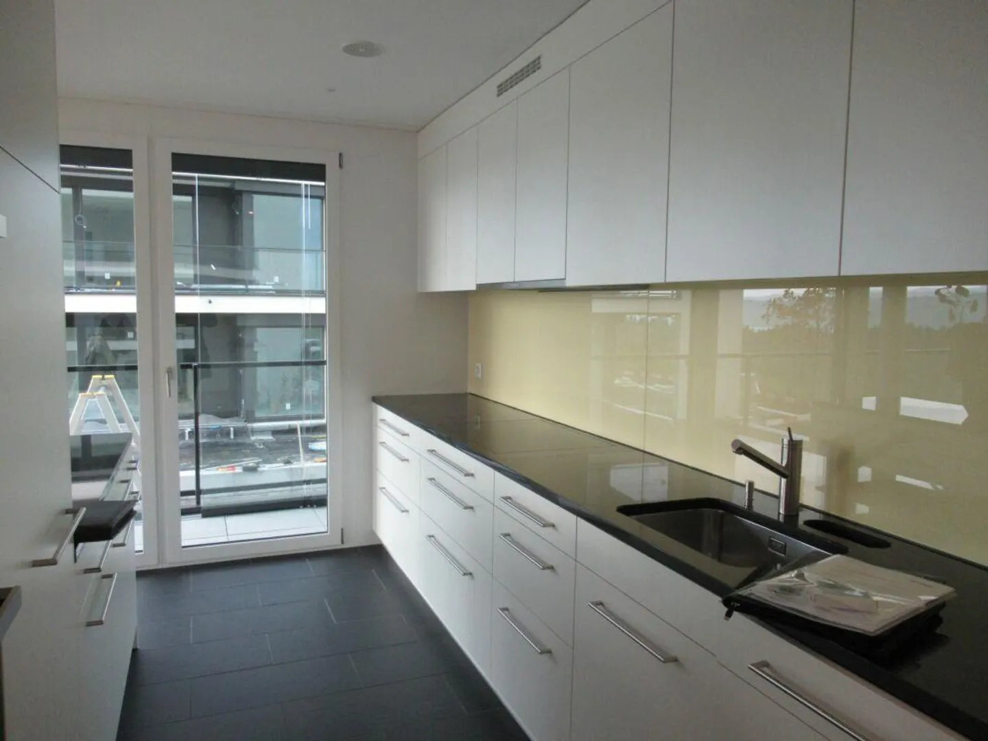 Modern 4.5-room apartment with a panoramic view - Photo 3 of 13