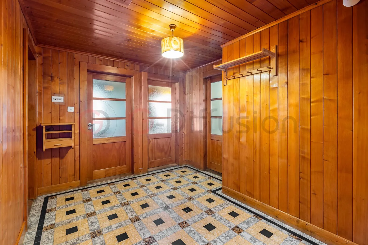 Spacious property with panoramic view - Photo 5 of 9