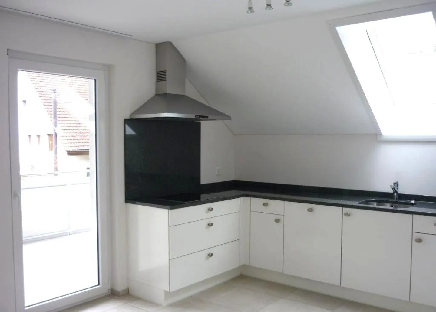 4.5 Room Maisonette Apartment for Rent in 4-Family House, Whirlpool, etc. Beautiful Location - Photo 2 of 9