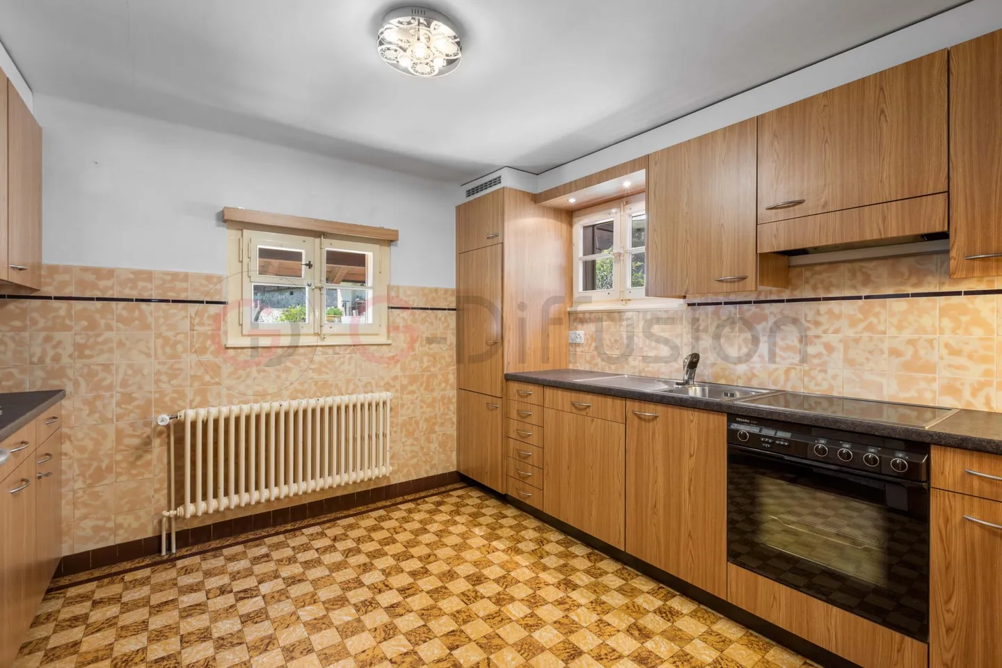 Spacious property with panoramic view - Photo 6 of 9