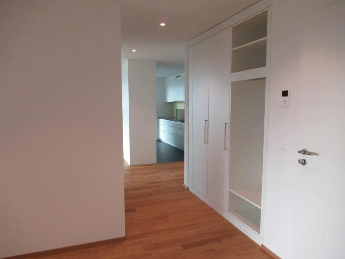 Modern 4.5-room apartment with a panoramic view - Photo 8 of 13
