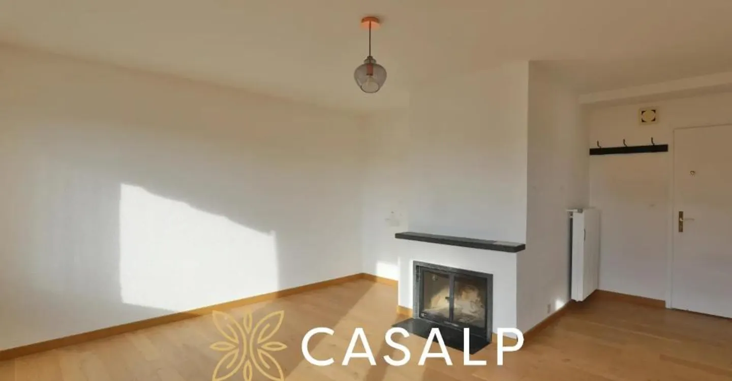 Bright 2.5-room attic in the center of Crans-Montana - Photo 9 of 11