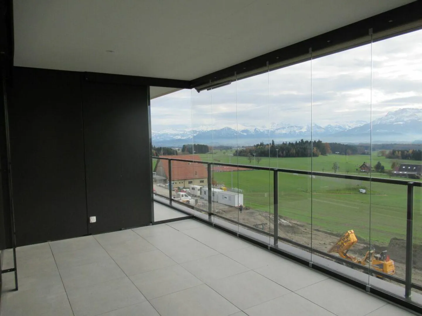 Modern 4.5-room apartment with a panoramic view - Photo 11 of 13