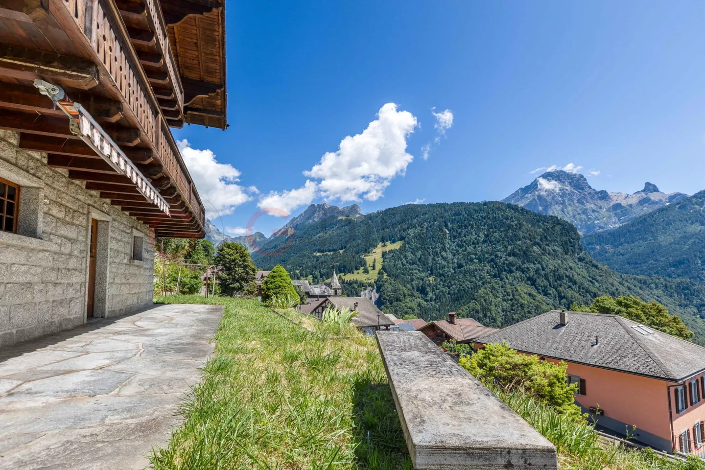 Spacious property with panoramic view - Photo 8 of 9