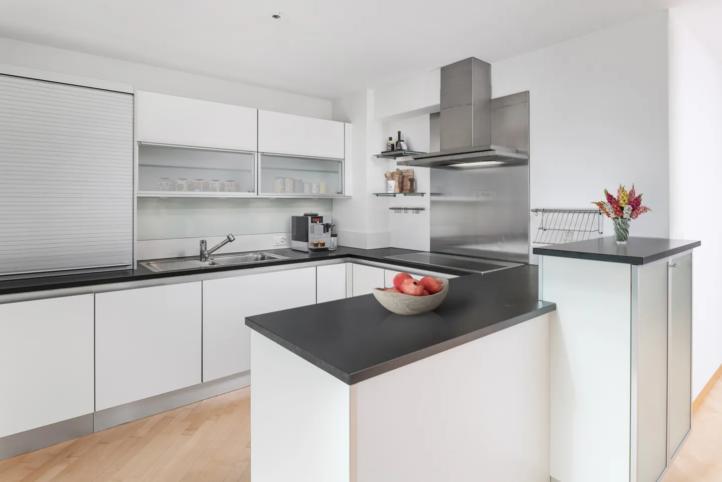 Appartement de jardin lumineux de 5,5 pièces - Photo 2 sur 9