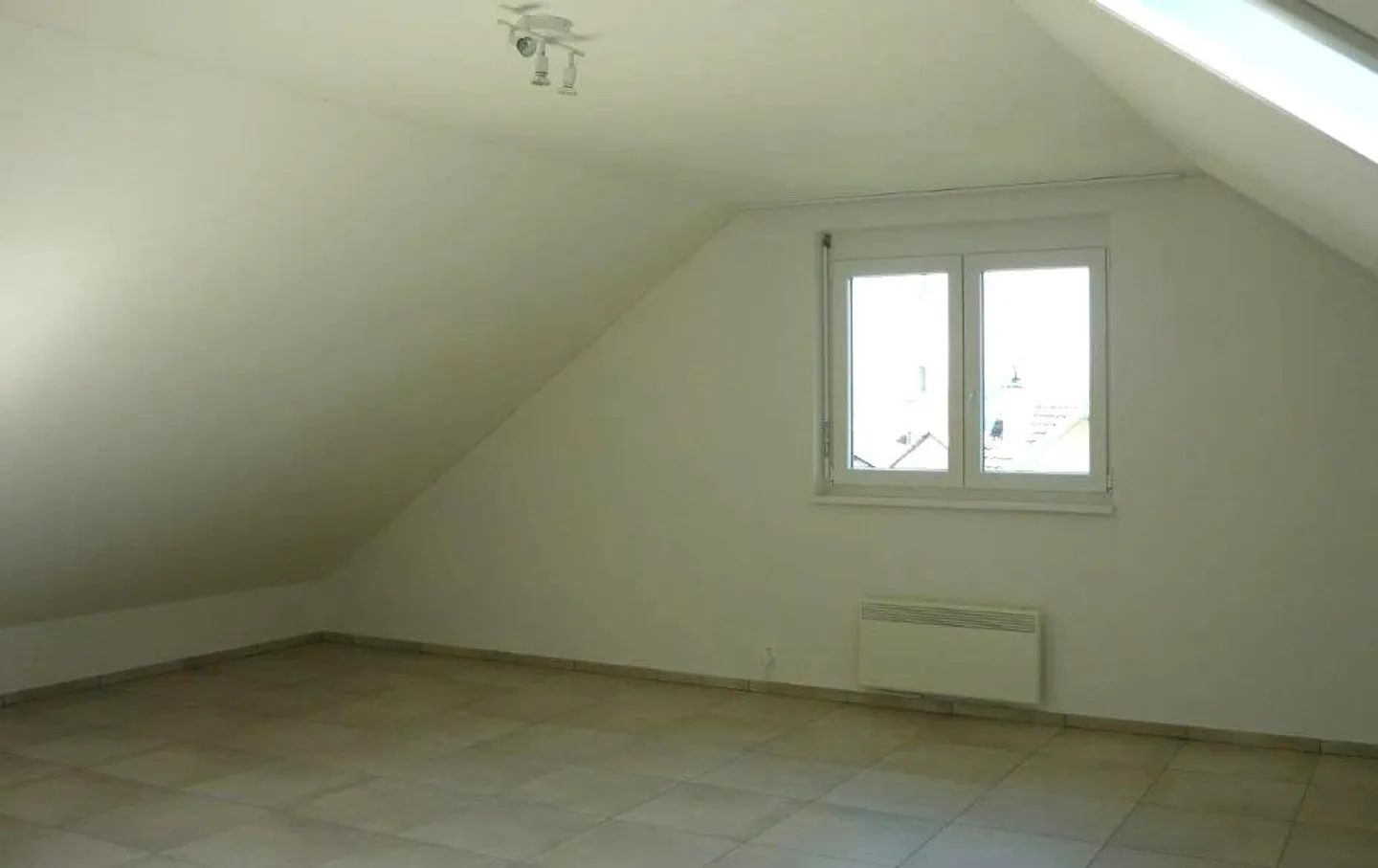 4.5 Room Maisonette Apartment for Rent in 4-Family House, Whirlpool, etc. Beautiful Location - Photo 4 of 9