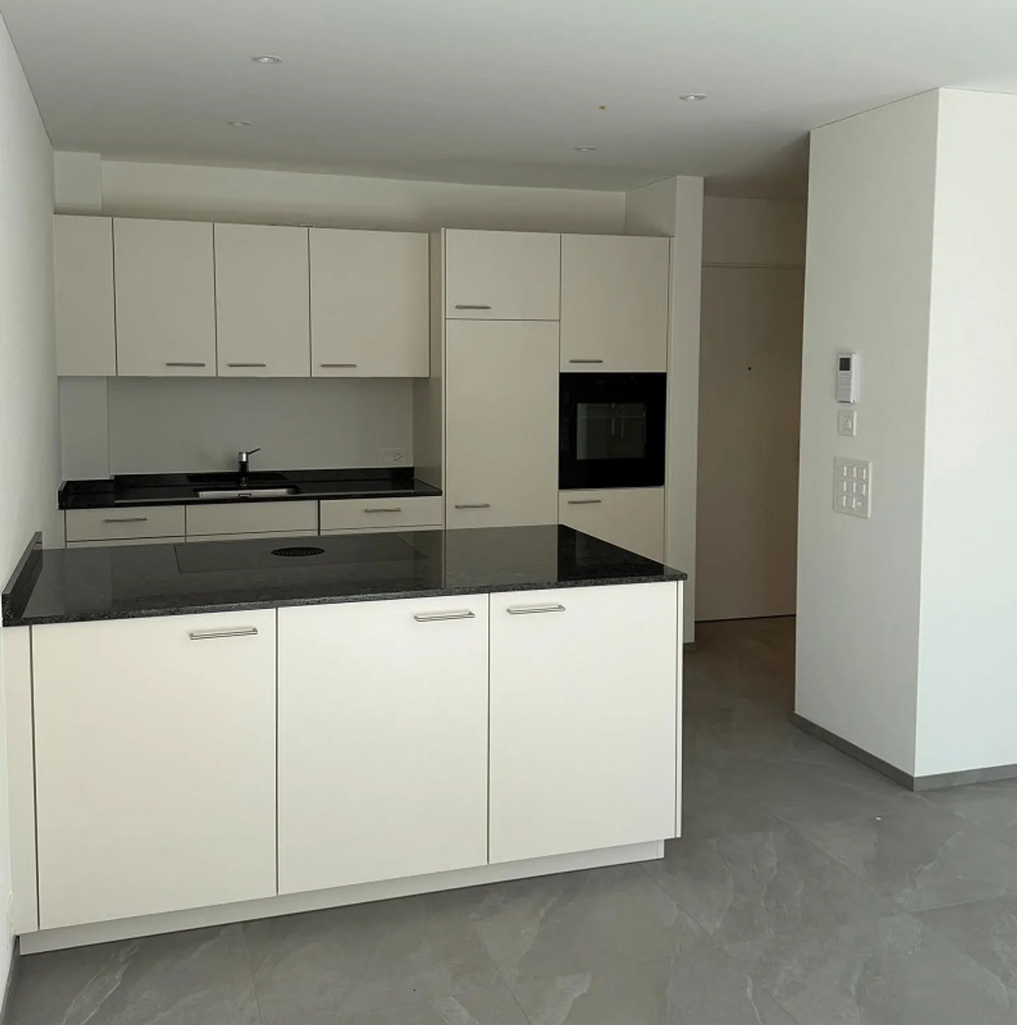 2.5-room apartment with patio - Photo 4 of 10