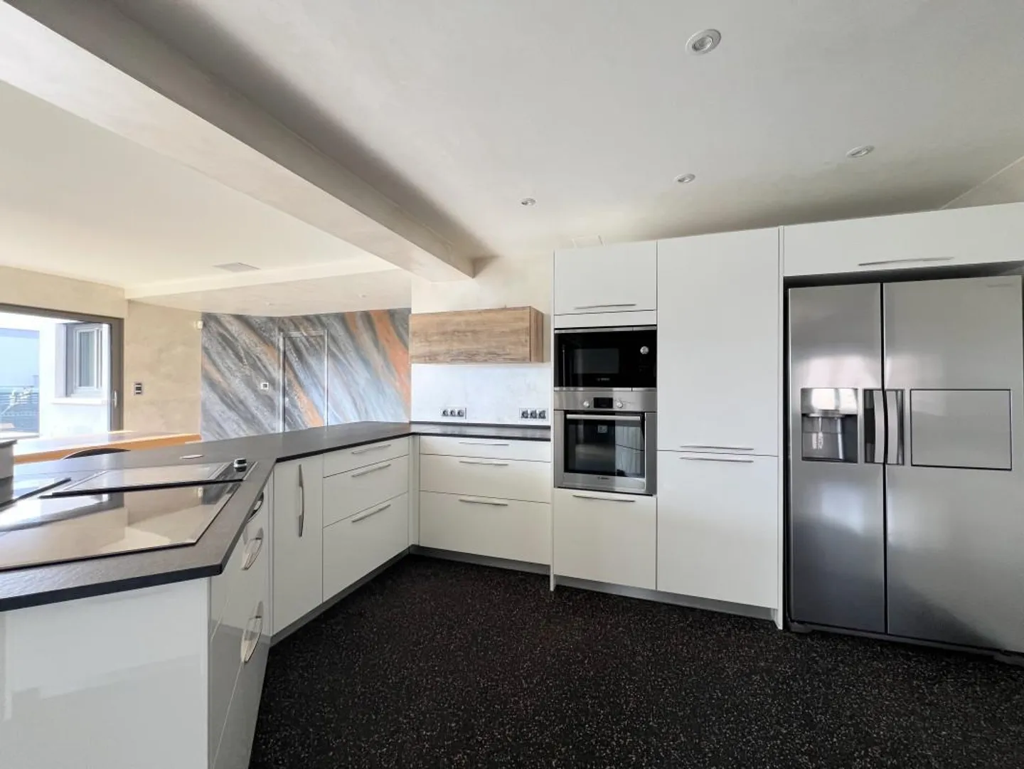 Elegant Signature in France: Light, Volumes, and Exceptional Services - Photo 3 of 14
