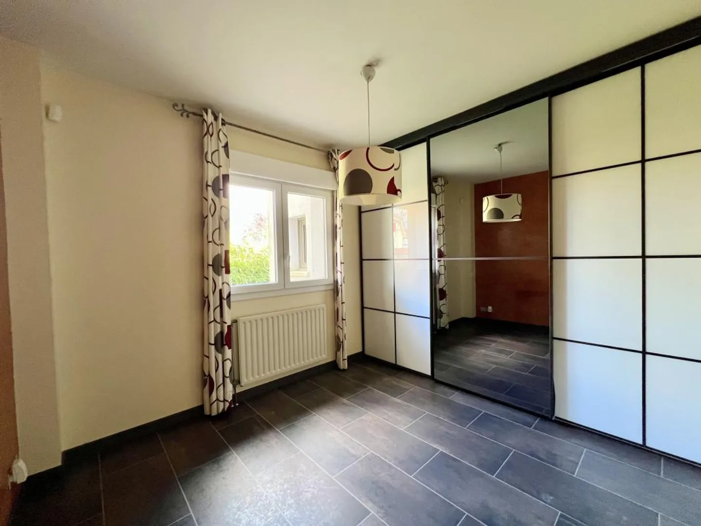 Elegant Signature in France: Light, Volumes, and Exceptional Services - Photo 9 of 14