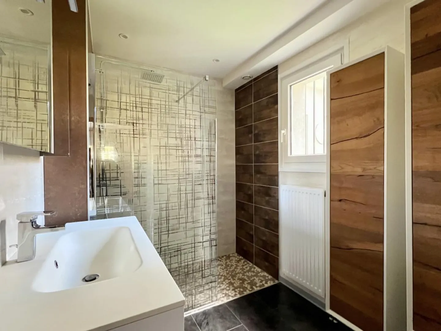 Elegant Signature in France: Light, Volumes, and Exceptional Services - Photo 8 of 14