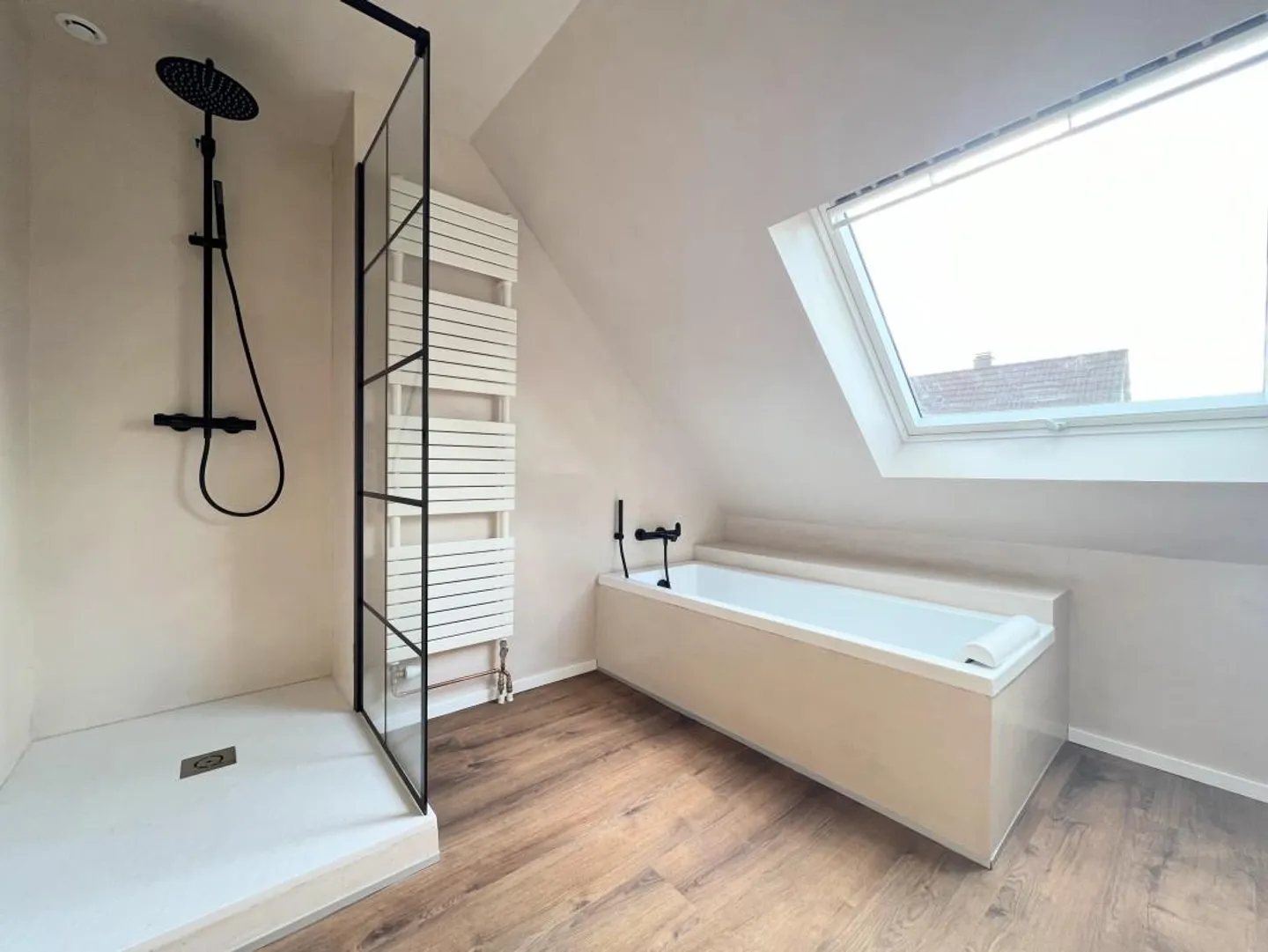 Elegant Signature in France: Light, Volumes, and Exceptional Services - Photo 11 of 14