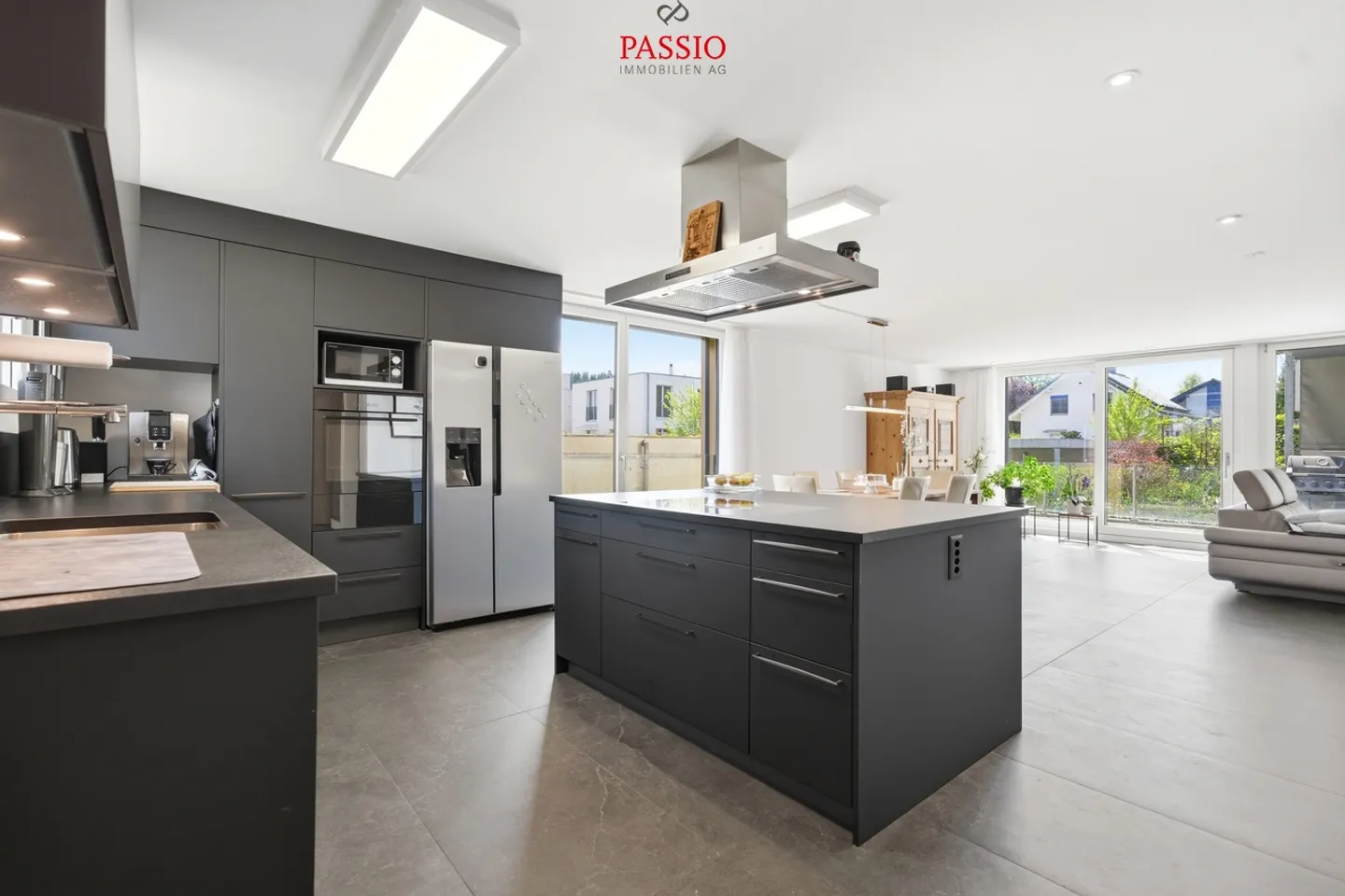 Casa bifamiliare moderna di 6,5 stanze con terrazza sul tetto e giardino - Foto 5 di 45