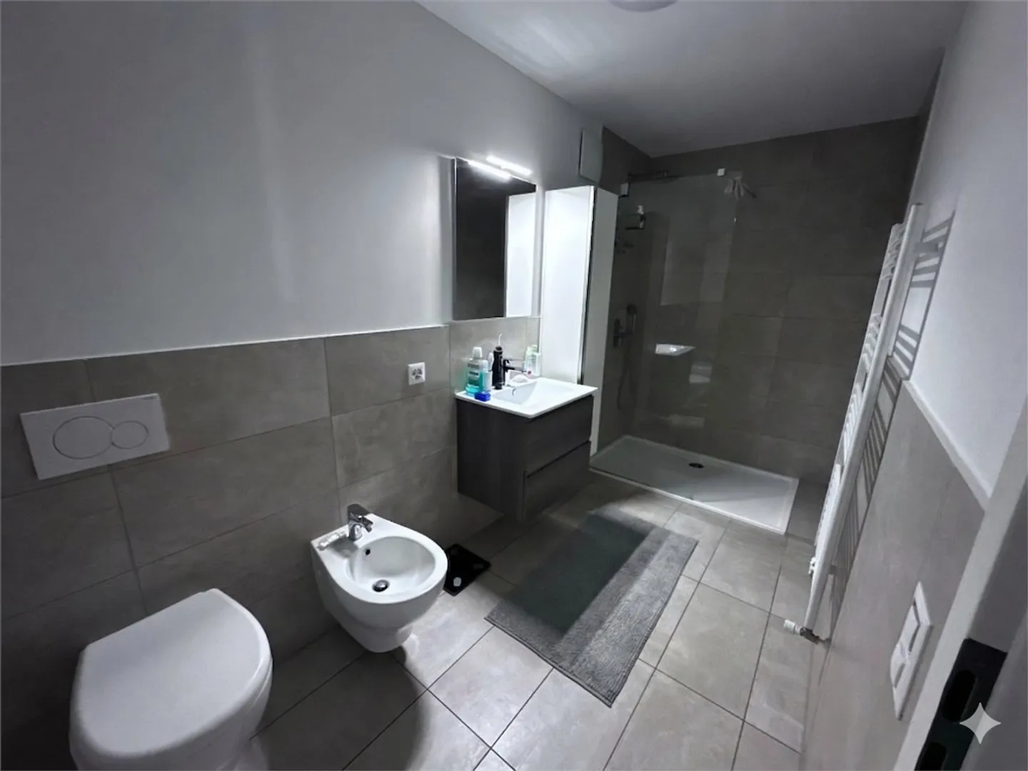 Modernes Apartment mit Terrassen - Foto 12 von 15