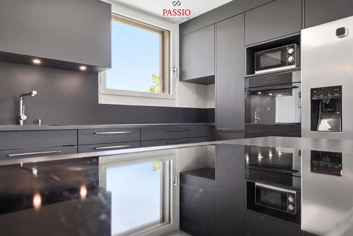 Casa bifamiliare moderna di 6,5 stanze con terrazza sul tetto e giardino - Foto 8 di 45