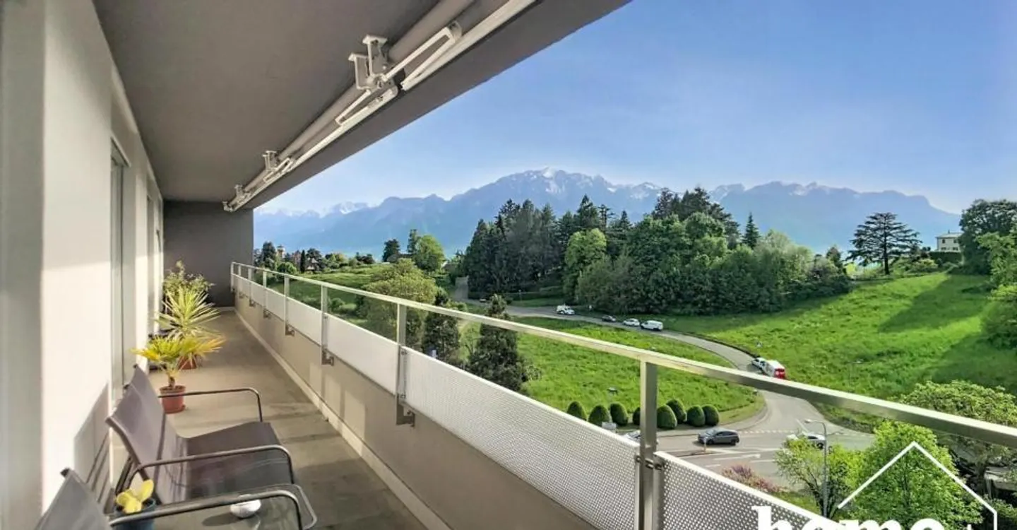 Appartement de 3,5 pièces avec grand balcon et vue dégagée - Photo 1 of 9