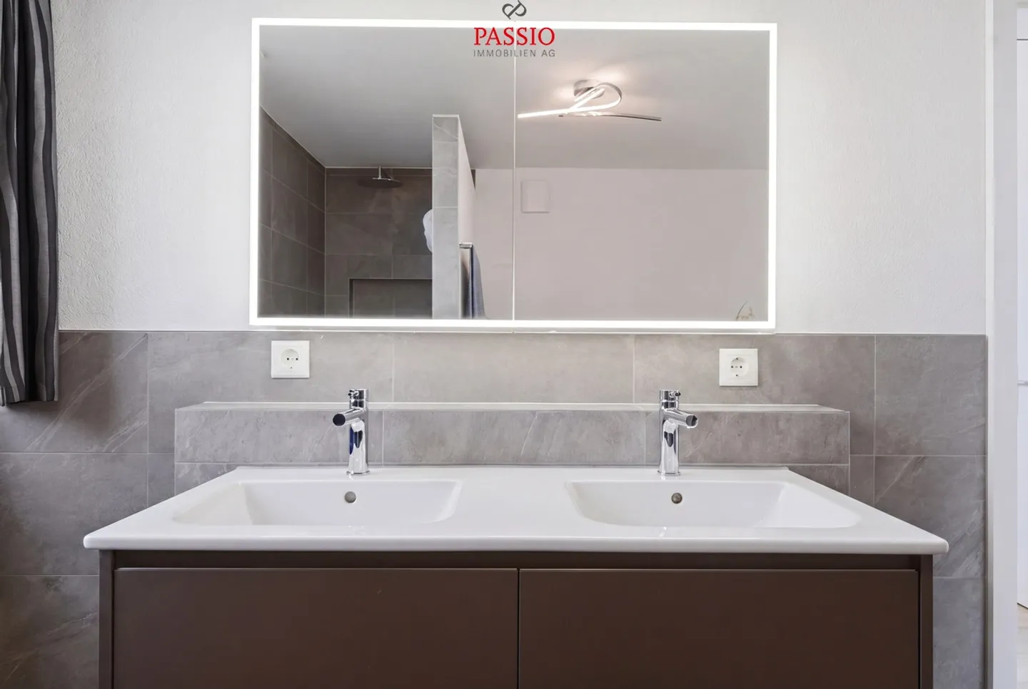 Casa bifamiliare moderna di 6,5 stanze con terrazza sul tetto e giardino - Foto 22 di 45