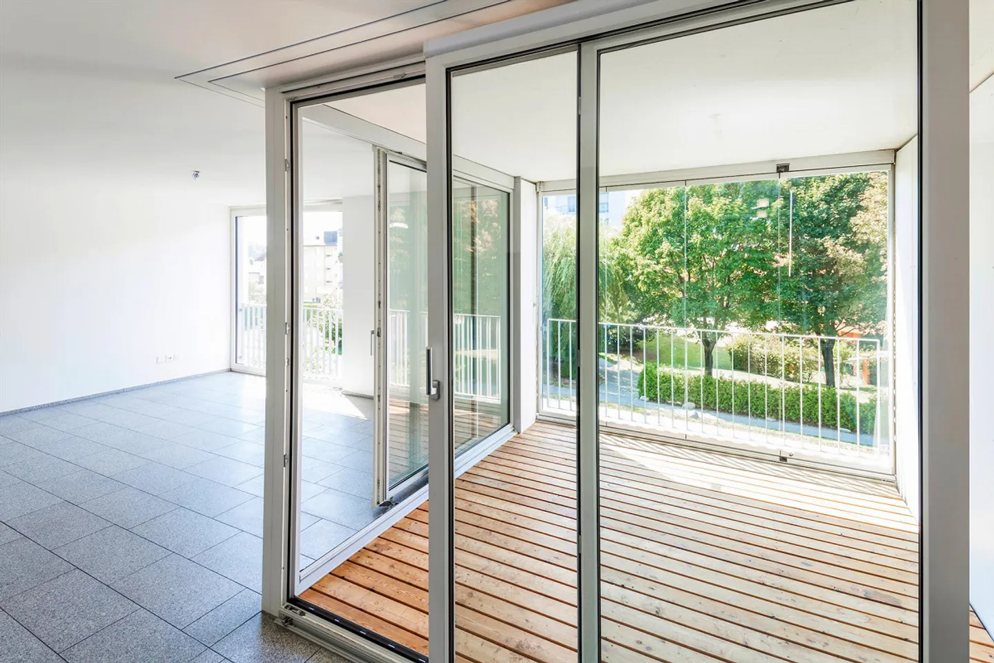 Bright 2.5 room apartment for rent in Igis! - Photo 2 of 5