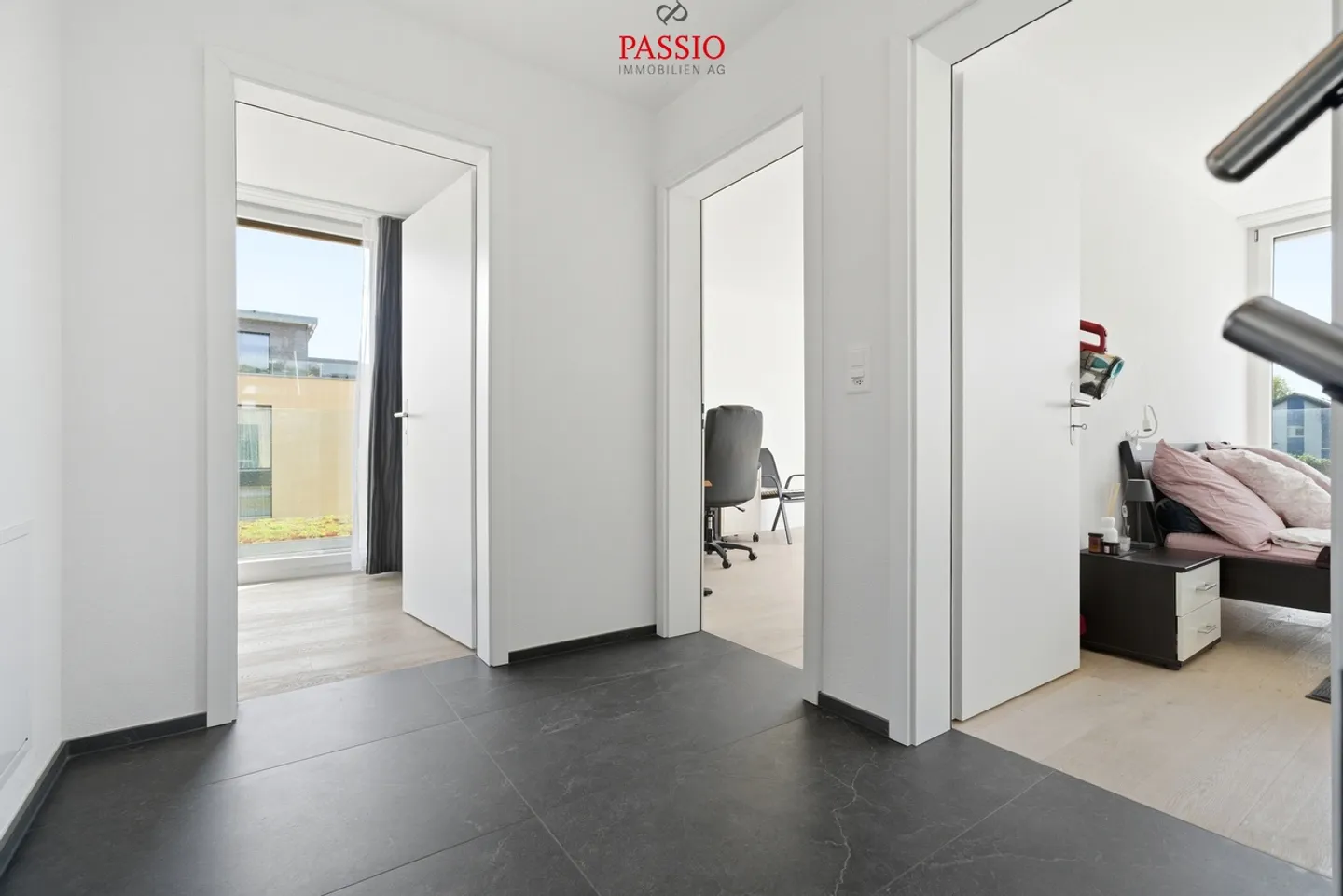 Casa bifamiliare moderna di 6,5 stanze con terrazza sul tetto e giardino - Foto 23 di 45