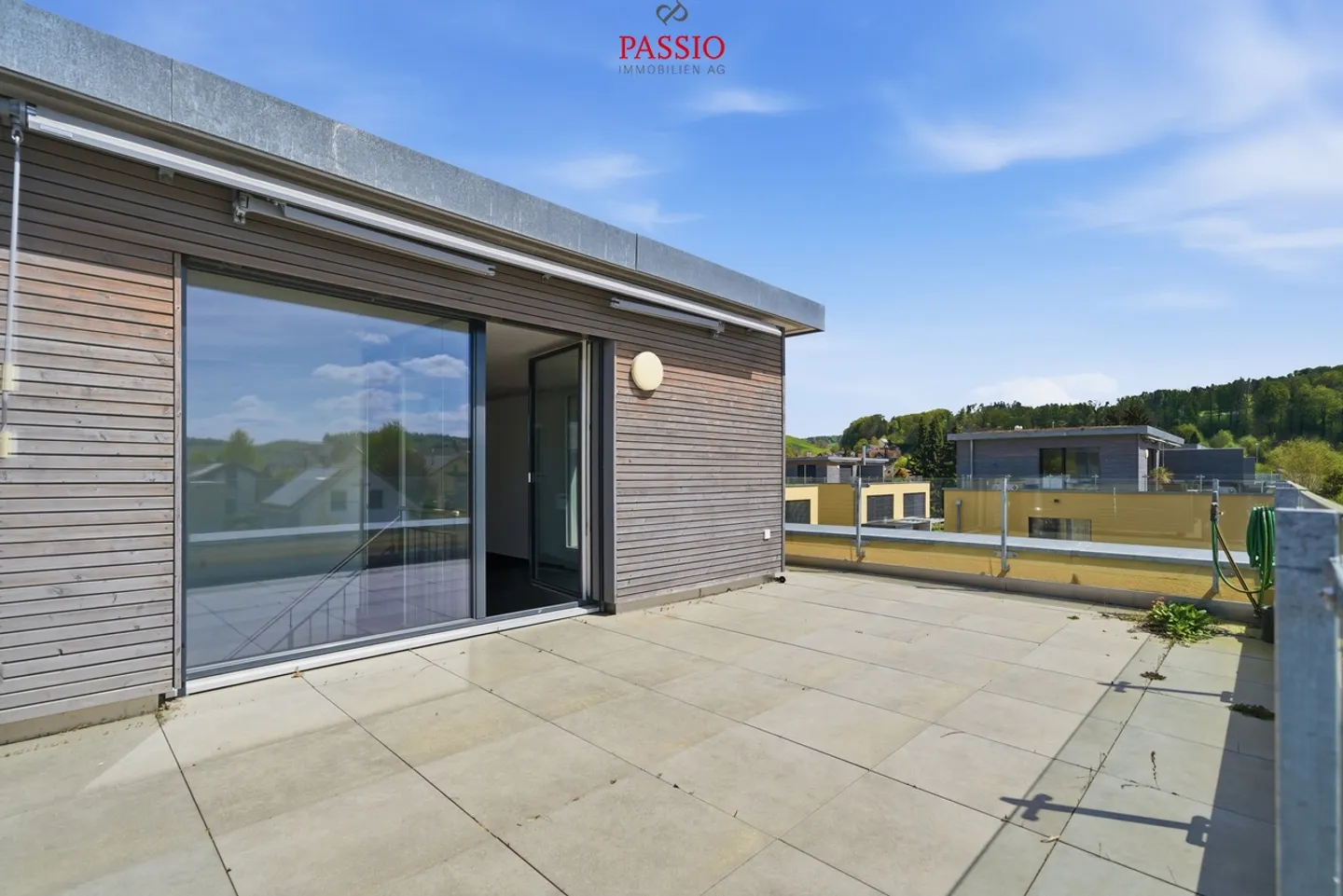 Casa bifamiliare moderna di 6,5 stanze con terrazza sul tetto e giardino - Foto 29 di 45