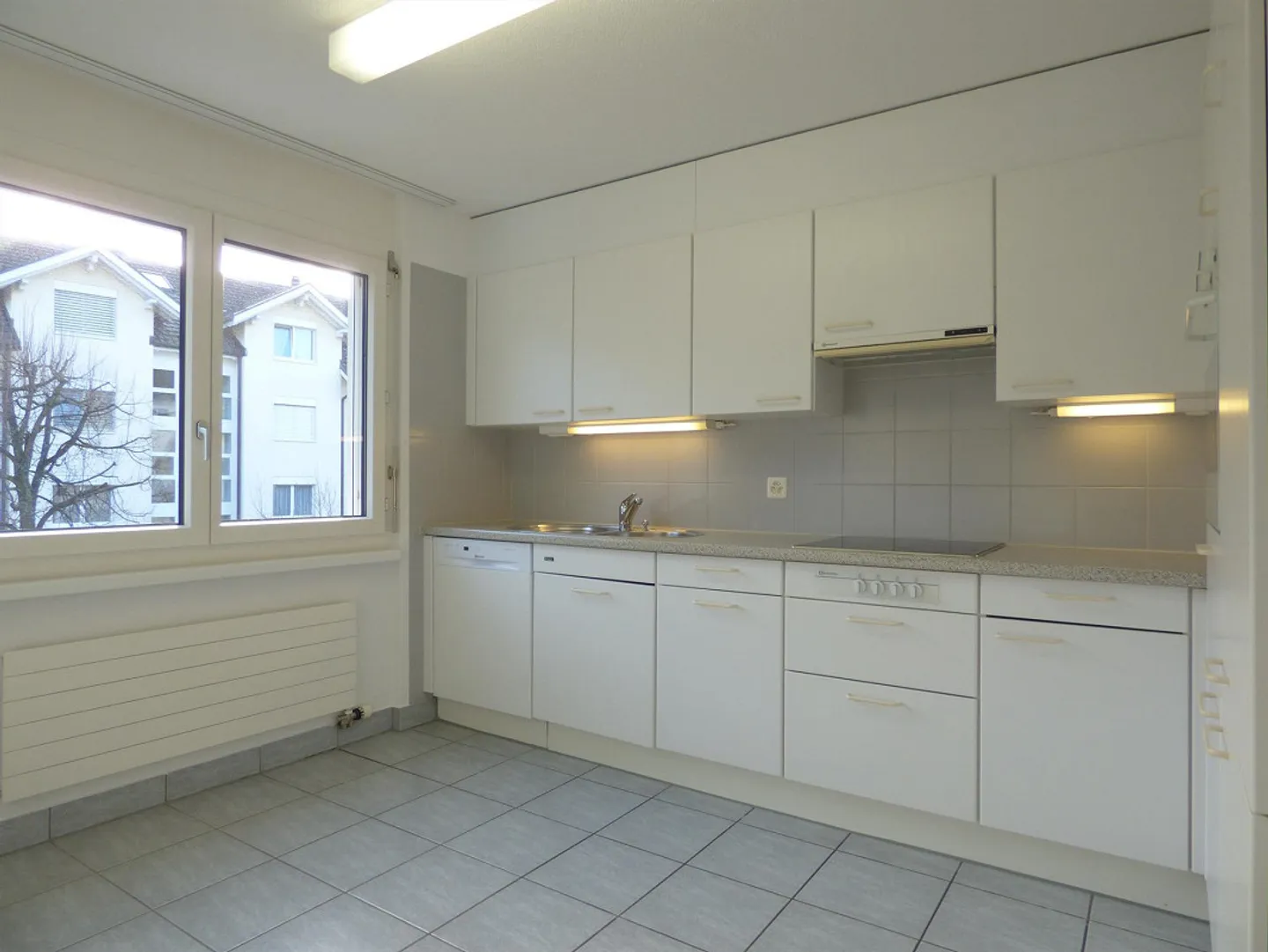 Modern and bright apartment with charm! - Photo 4 of 6