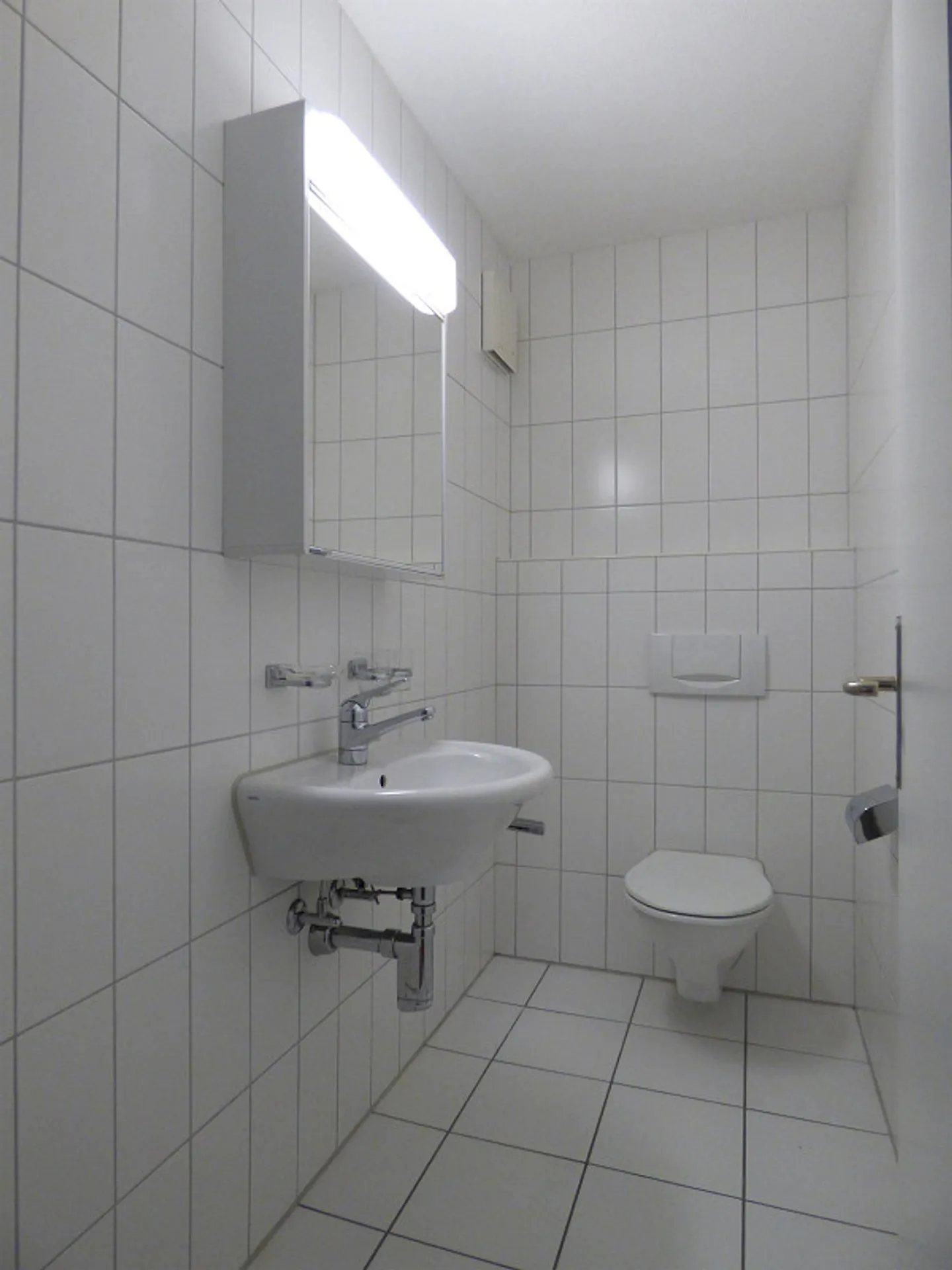 Modern and bright apartment with charm! - Photo 5 of 6