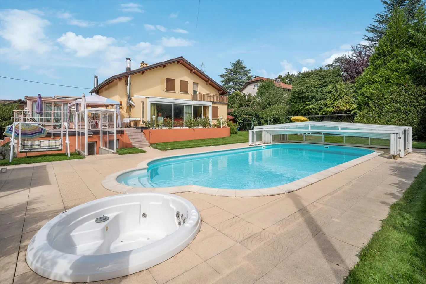 Villa elegante con piscina e spa - Foto 1 di 7
