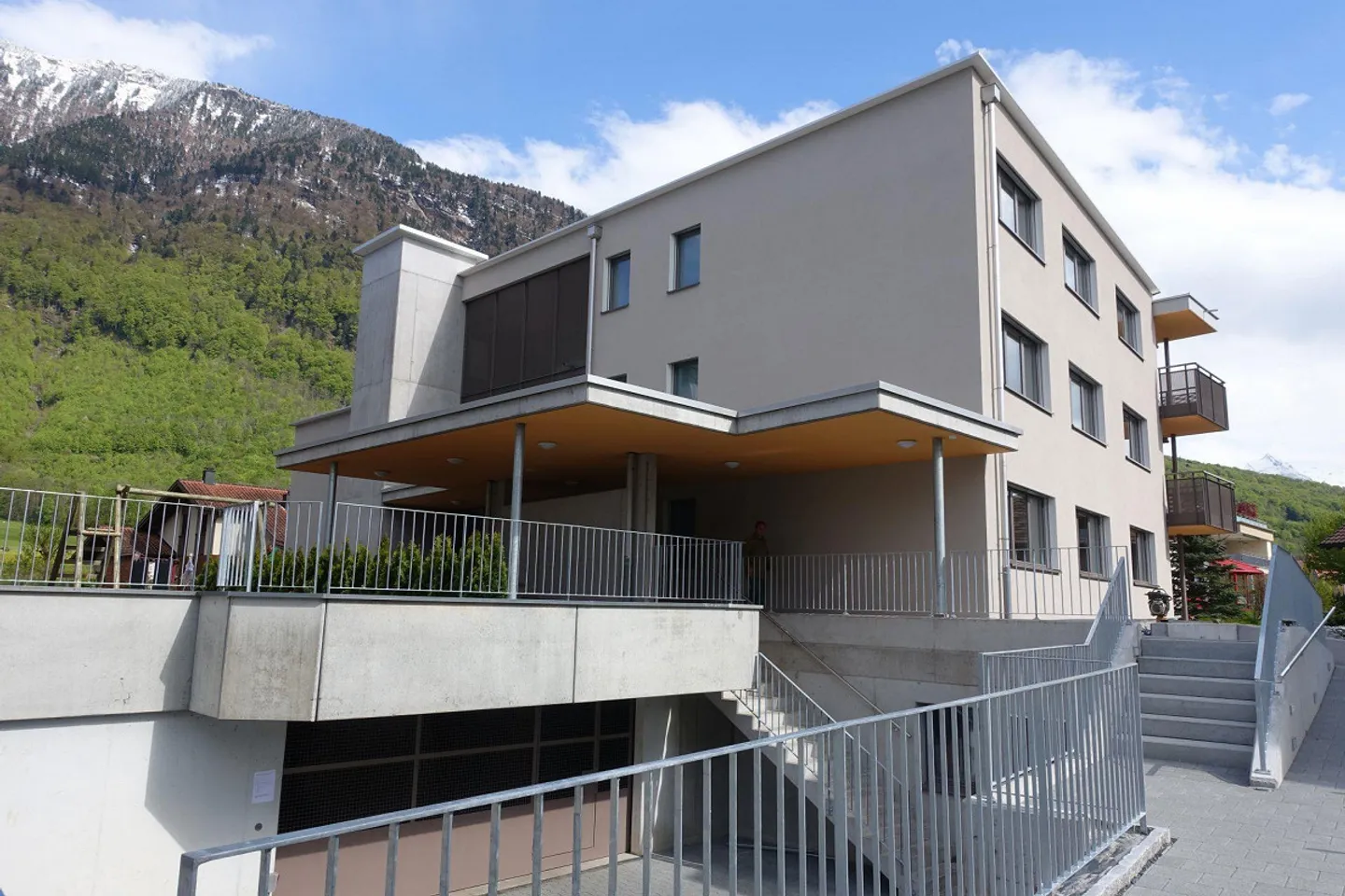 Belle appartement de 2,5 pièces avec grand balcon - Photo 2 sur 13