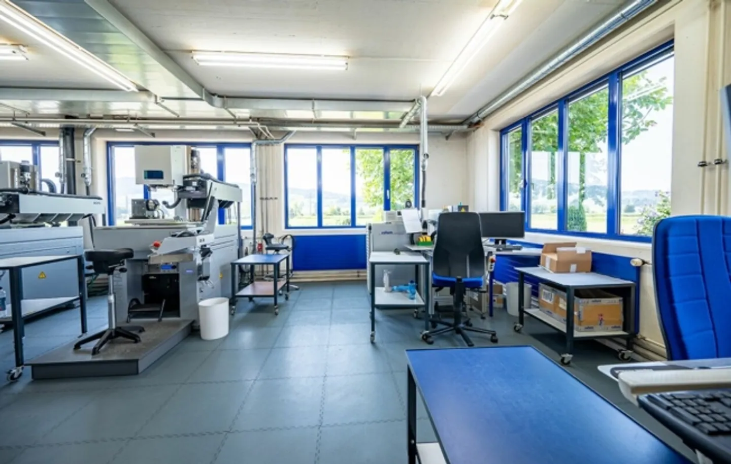 Commercial property with offices, production, storage, and exclusive loft apartment - Photo 5 of 18