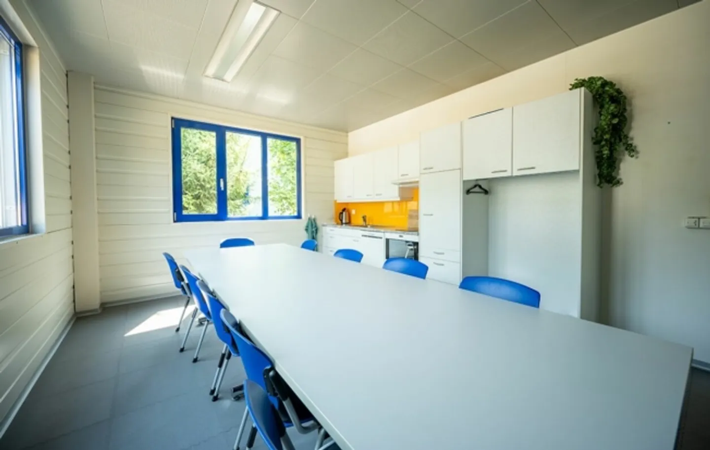 Commercial property with offices, production, storage, and exclusive loft apartment - Photo 9 of 18