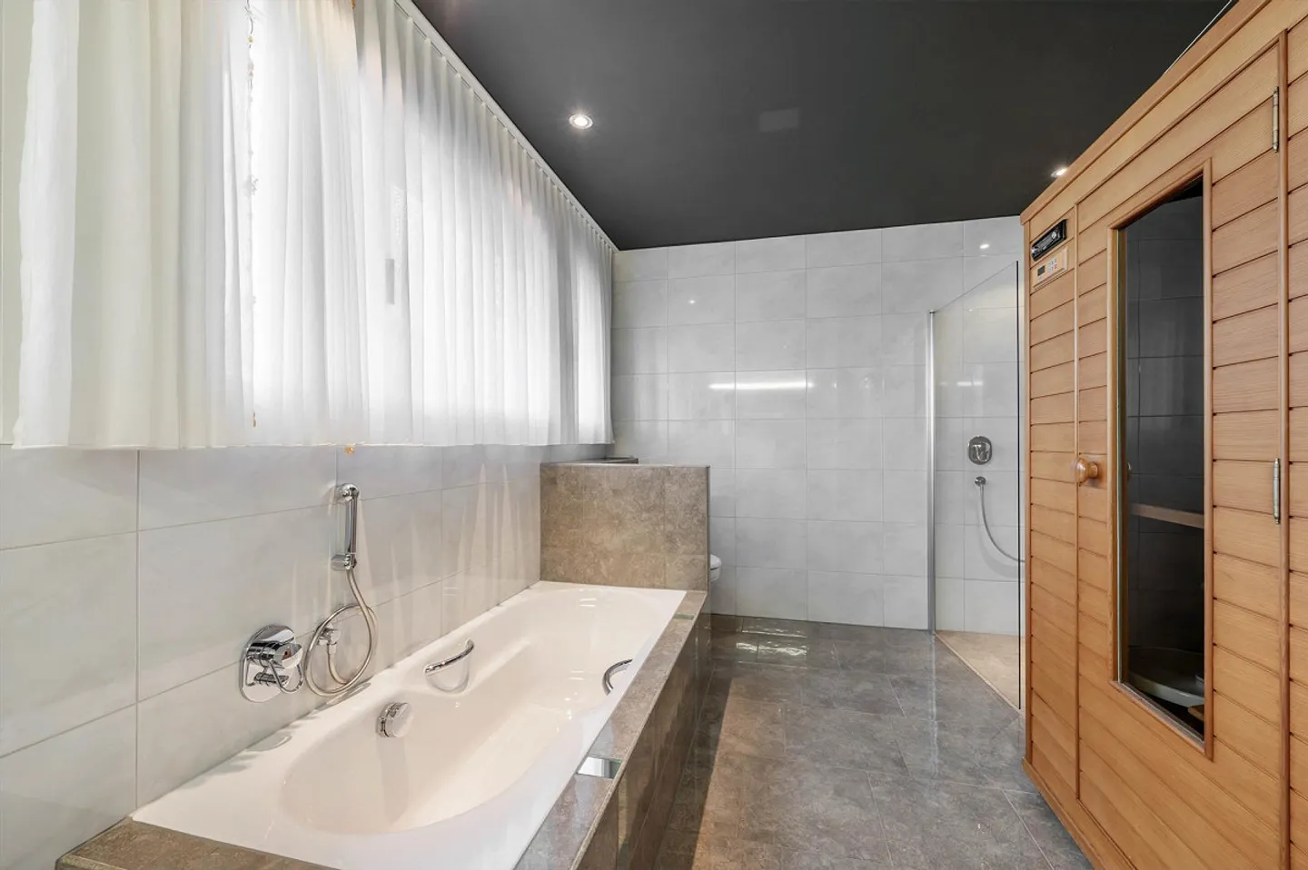 Découvrez le luxe et le confort dans un emplacement privilégié - Photo 8 sur 13