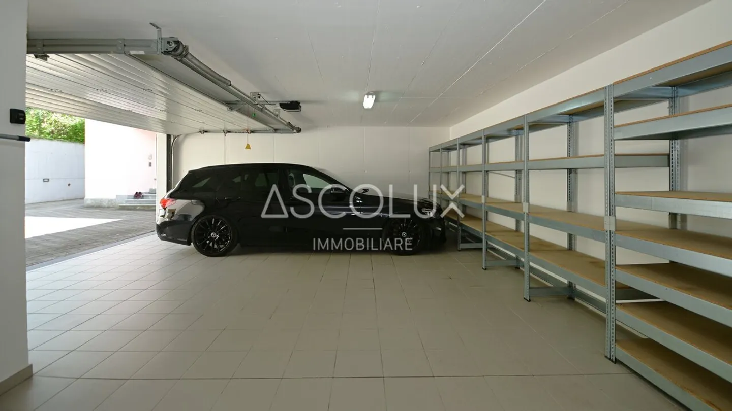 GRAZIOSA Casa unifamiliare di 4.5 locali con giardino e piscina in una posizione residenziale tranquilla | Hübsches 4.5-Zimmer-Einfamilienhaus mit Garten und Pool in ruhiger Wohnlage - Foto 8 di 13