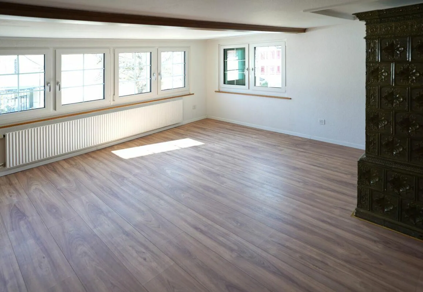 Ampio appartamento di 4,5 stanze con balcone, vista sul lago di Costanza e stufa in maiolica... - Foto 4 di 13