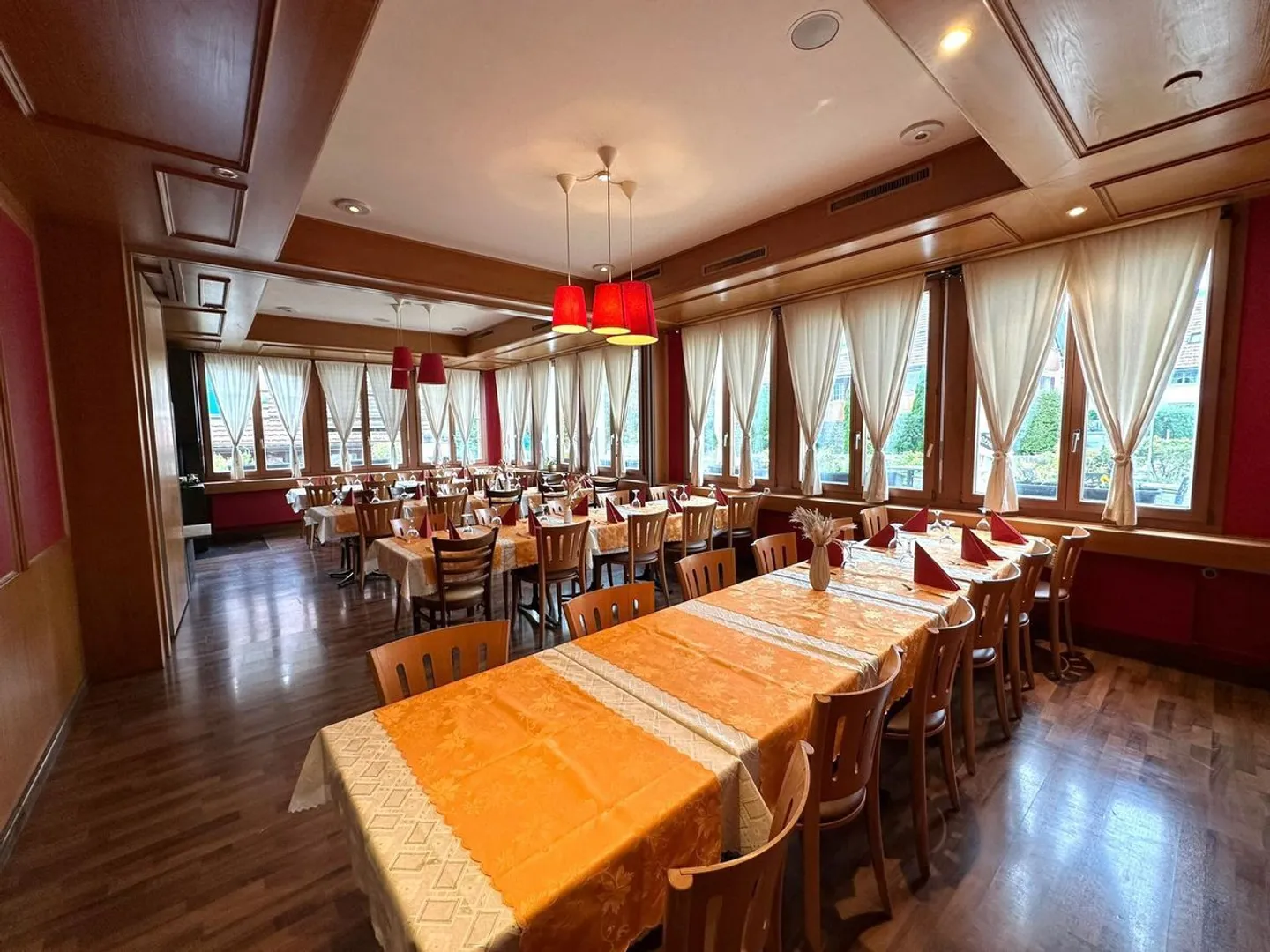 Ristorante affascinante con terrazza e nuova cucina - Foto 4 di 12