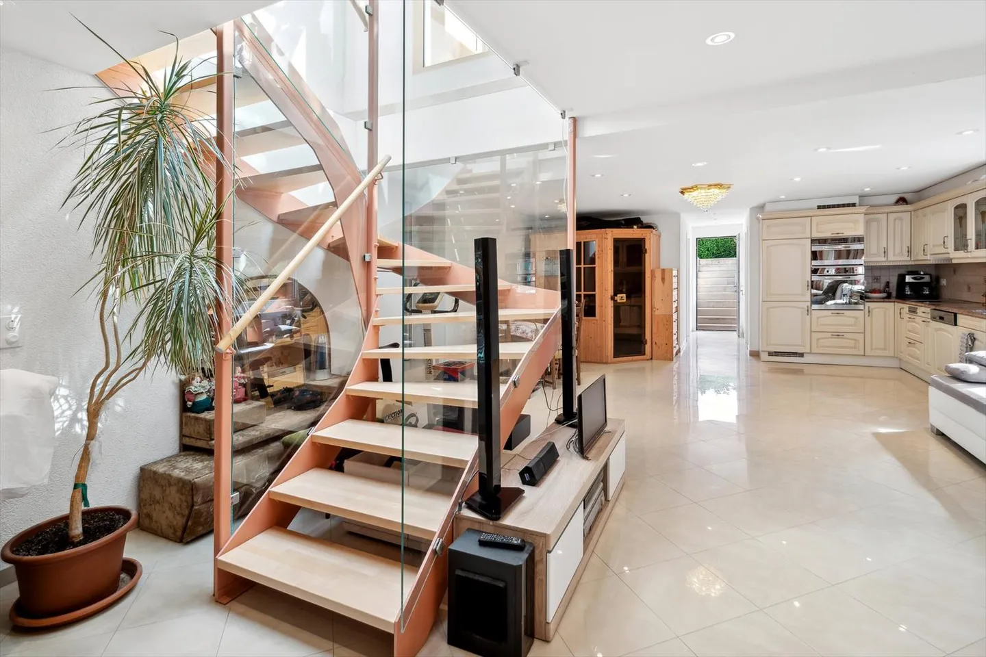 Villa elegante con piscina e spa - Foto 4 di 7