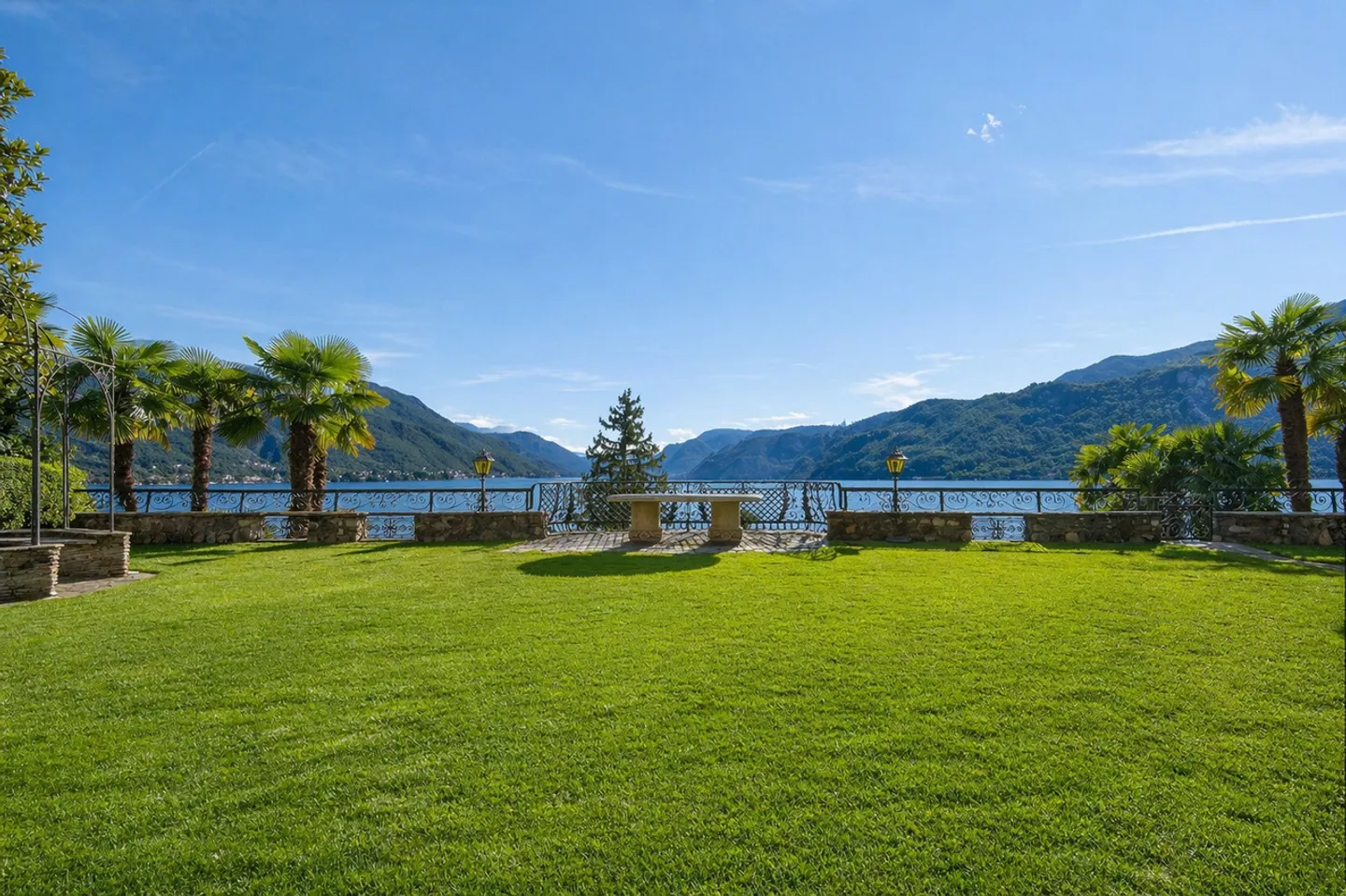 Villa di Lusso con Vista Lago - Foto 6 di 17