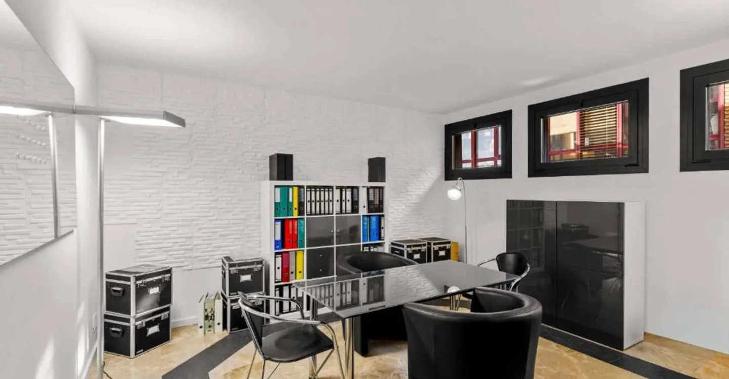 Ideally Located Office: 98 m² with Included Parking Space - Photo 5 of 8